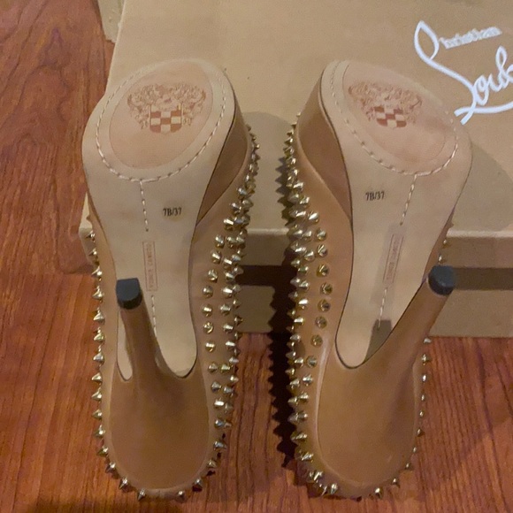 Vince Camuto Madelyn Tan Spiked Heel Size 7 - Picture 6 of 6